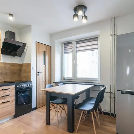 Centre By Bookinghost *