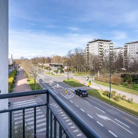 Centre By Bookinghost