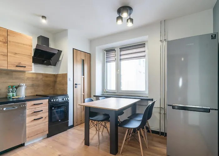 Centre By Bookinghost *