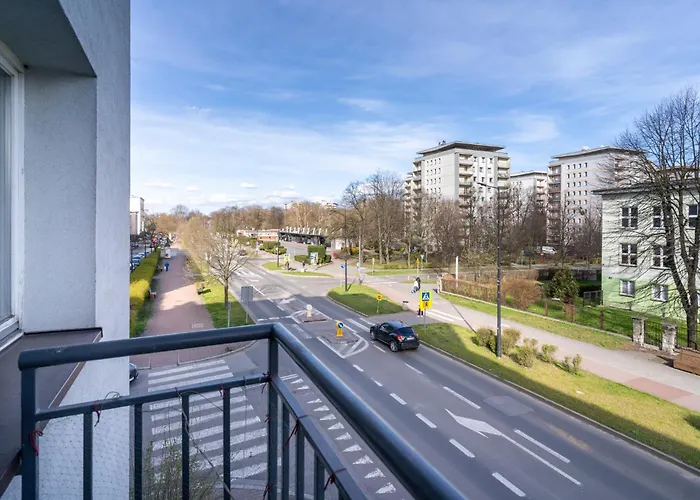 Centre By Bookinghost